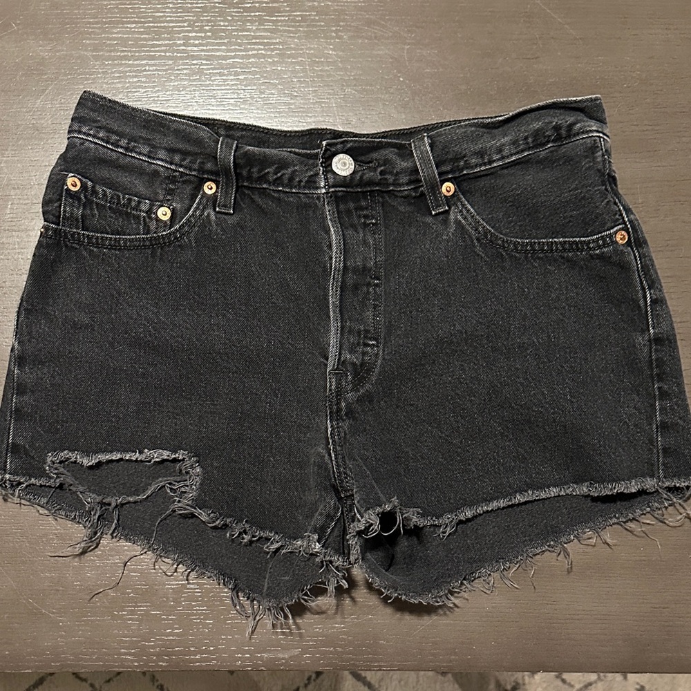 Levi Strauss 501 cut off shorts in black. Size 29